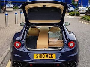 Ferrari FF Ini Angkut Belanjaan Perabotan Rumah