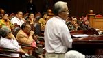 Risma Hadiri Sidang di MK