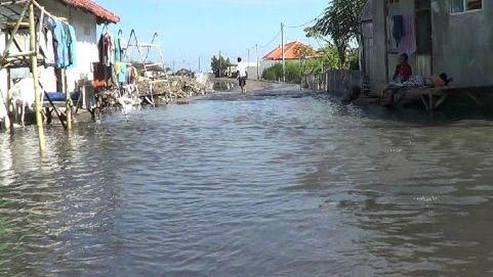 Banjir Rob Melanda di Tiga Desa di Probolinggo