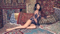Bora memamerkan keindahan kakinya. (Starship Entertainment)