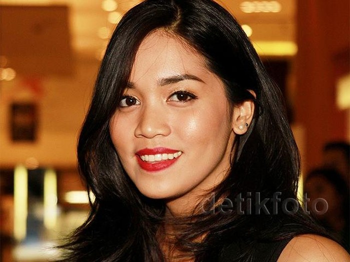 Mobil Pilihan Alexandra Asmasoebrata