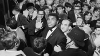 Muhammad Ali juga dikenal sebagai seorang pelukis yang bakatnya didapatkan dari ayahnya Cassius Clay yang seorang pelukis papan reklame.  Foto: Foto: Sport Magazine