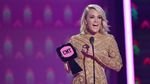 3 Busana Carrie Underwood di CMT Music Awards, Mana Paling Menawan?