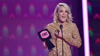 Ia memenangkan penghargaan lewat kategori Female Video of the Year dan Performance of the Year di CMT Music Awards 2016 di Tennessee, Amerika Serikat pada Rabu (8/6) waktu setempat. Mike Coppola/Getty Images for CMT/detikFoto.