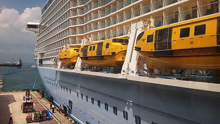 Begini Rasanya Naik Kapal Pesiar Terbesar di Asia!