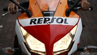 Honda CBR 250R pertama kali meluncur pada 2011 lalu. Motor sport berkapasitas 250 cc ini cocok bagi bikers yang ingin naik kelas dari kelas 150 cc. Foto: Rachman Haryanto