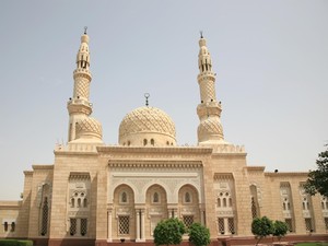 Jumeirah Dubai & 6 Masjid Tercantik di Timur Tengah
