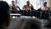 Prasetyo Edi Marsudi diperiksa terkait dugaan suap dalam pembahasan dua raperda tentang reklamasi Teluk Jakarta.