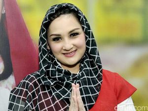 Bulan Puasa, Mona Ratuliu Mantapkan Hati untuk Berhijab