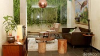Rumah seluas 400 meter persegi itu dihiasi dengan furnitur serba kayu. Pool/Gus Mun/detikFoto.