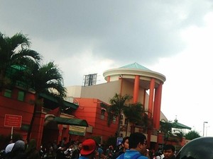 Kios di Lantai Dasar ITC Cempaka Mas Terbakar