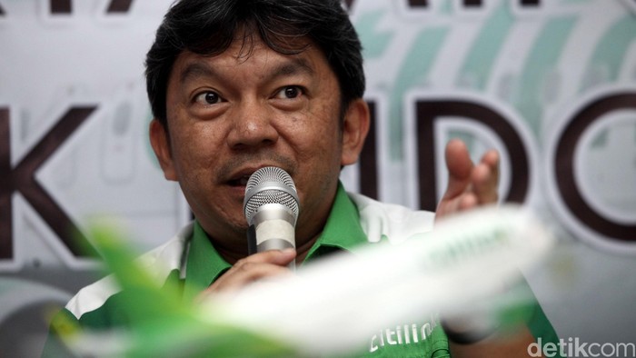 Pertamina Retail Permudah Penumpang Membeli Tiket Citilink

(kiri ke kanan) Direktur Komersial Citilink Hans nugroho, Direktur Utama Citilink Albert burhan, Presiden Direktur PT. Pertamina Retail Toharso dan Direktur Keuangan PT. Pertamina Retail Azwani berfoto bersama saat MOU kerjasama PT. Pertamina Retail dengan Citilink di Jakarta, Kamis (09/06/2016). Kerjasama ini dilakukan untuk mempermudah calon penumpang Citilink membeli tiket di 400 gerai Bright yang berada di setiap SPBU Pertamina di seluruh Indonesia. Grandyos Zafna/detikcom
