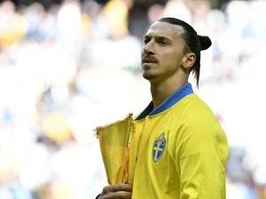 Hasrat Ibra Tunjukkan Legenda Belum Termakan Usia