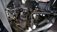 Petugas menunjukkan mesin di dalam dispenser SPBU. Mesin itu berfungsi sebagai penghisap cairan BBM dari tangki pendam.