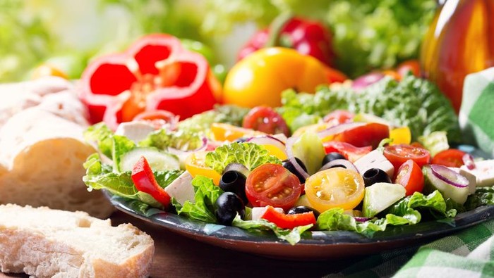 6 Makanan dan Minuman yang Pantang Dikonsumsi saat Perut Kosong