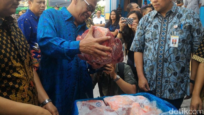 Dari Puasa Sampai Lebaran, Bulog Impor 4.000 Ton Daging Sapi Beku