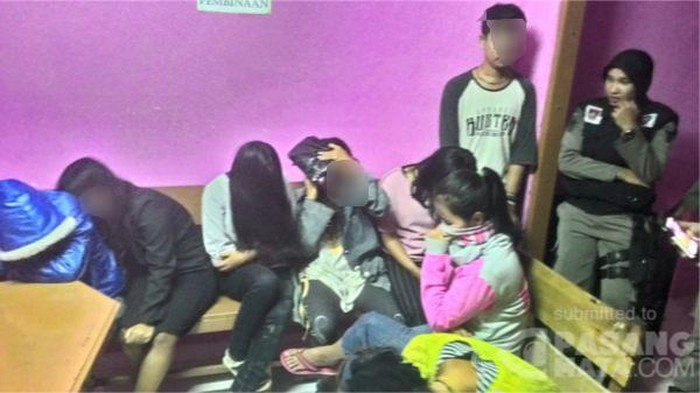 Diduga Mesum, 7 Pasangan Muda-mudi Dibawa Satpol PP Padang