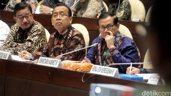 Pemerintah dan DPR Rapat RAPBN-P 2016