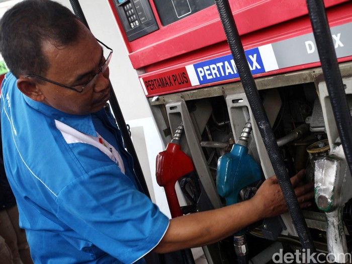 Segera Kuras Tangki Mobil Jika Bensin Tercampur Solar