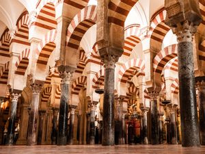 Oh No! Masjid yang Dulunya Katedral Rusak karena Kebanjiran Turis