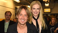 Keith terus menggandeng tangan wanita peraih Oscar itu. Rick Diamond/Getty Images for CMT/detikFoto.