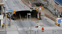 Pertengahan 2016, sebuah sinkhole juga muncul di jalanan Kanada (Foto: Reuters)