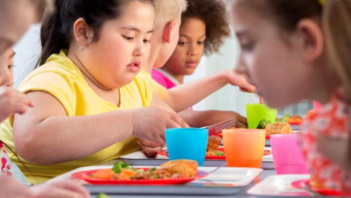 Punya Anak Gemuk Memang Lucu, Tapi Ketahui Juga Risiko Bahayanya