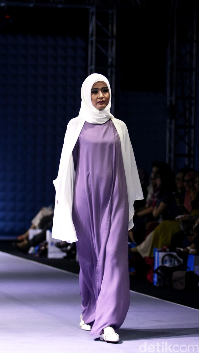 Restu Anggraini for Blibli.com Muslim Fashion Festival 2016 at Plaza Selatan. Istora Senayan. Jakarta. [Foto: Mohammad Abduh/Wolipop]