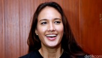 Nadine pun menjelaskan bila belum ada pembicaraan mengarah ke pernikahan. Pool/Palevi S/detikFoto.