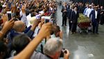 Jenazah Muhammad Ali Disalatkan