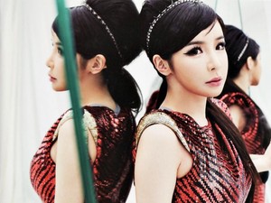 Comeback Solo, Park Bom Ingin Duet dengan RM BTS dan Taeyeon SNSD