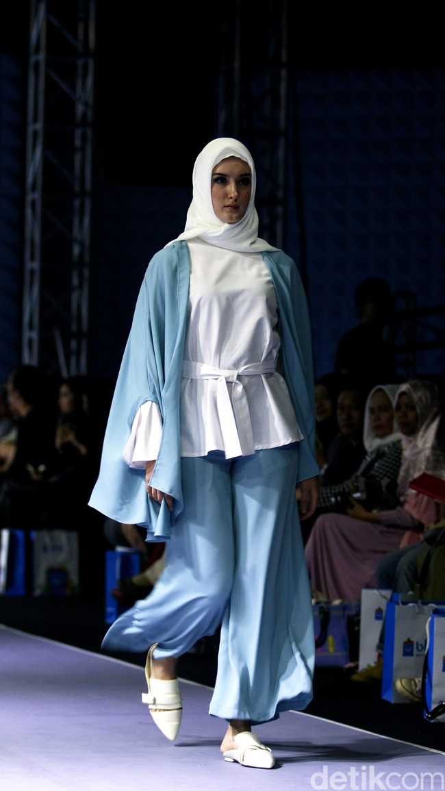 Restu Anggraini for Blibli.com Muslim Fashion Festival 2016 at Plaza Selatan. Istora Senayan. Jakarta. [Foto: Mohammad Abduh/Wolipop]