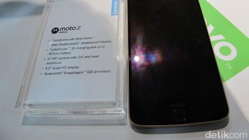 Moto Z dilengkapi port USB C dan menambahkan fitur sensor sidik jari. Foto: detikINET/AN Uyung Pramudiarja