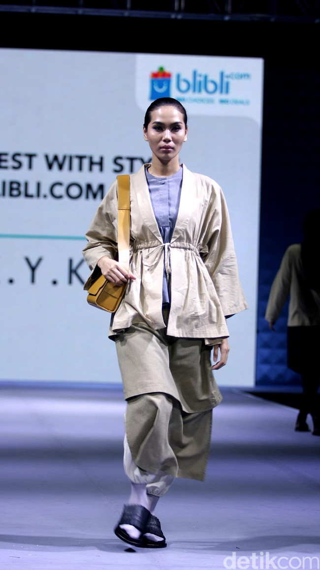 IKYK for Blibli.com Muslim Fashion Festival 2016 at Plaza Selatan. Istora Senayan. Jakarta. [Foto: Mohammad Abduh/Wolipop]