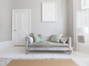 Ubah Ruang Keluarga yang Sempit Terasa Lebih Besar: Pilih Warna Senada