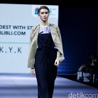 IKYK for Blibli.com Muslim Fashion Festival 2016 at Plaza Selatan. Istora Senayan. Jakarta. [Foto: Mohammad Abduh/Wolipop]