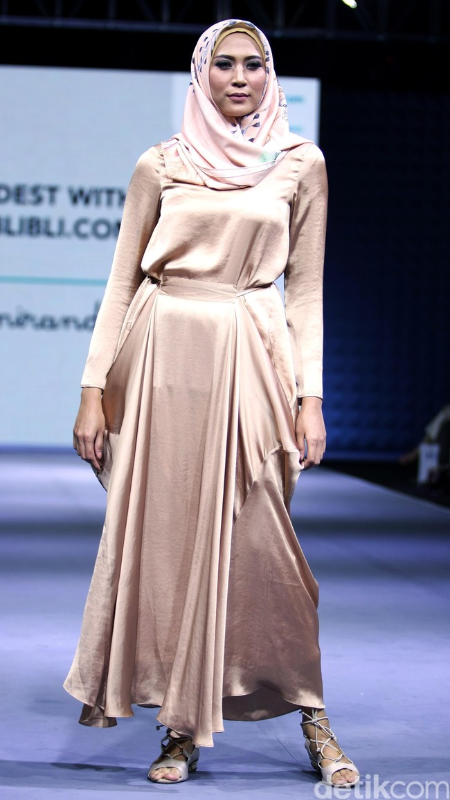 Ria Miranda for Blibli.com Muslim Fashion Festival 2016 at Plaza Selatan. Istora Senayan. Jakarta. [Foto: Mohammad Abduh/Wolipop]