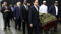 Peti jenazah Muhammad Ali tiba di gedung Kentucky Exposition Center, Louisville, Kentucky, AS, Kamis (9/6) waktu setempat. Lucas Jackson/Reuters/detikFoto.