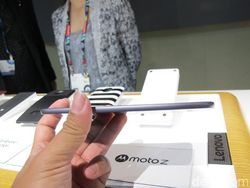 Moto Z: Ponsel Paling Tipis di Dunia