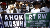 Ratusan pengurus RT dan RW se DKI Jakarta menggelar deklarasi Forum RT RW se DKI Jakarta di Tugu Proklamasi Jakarta, Jumat (10/6/2016).
