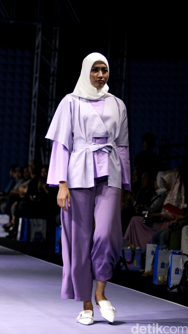 Restu Anggraini for Blibli.com Muslim Fashion Festival 2016 at Plaza Selatan. Istora Senayan. Jakarta. [Foto: Mohammad Abduh/Wolipop]