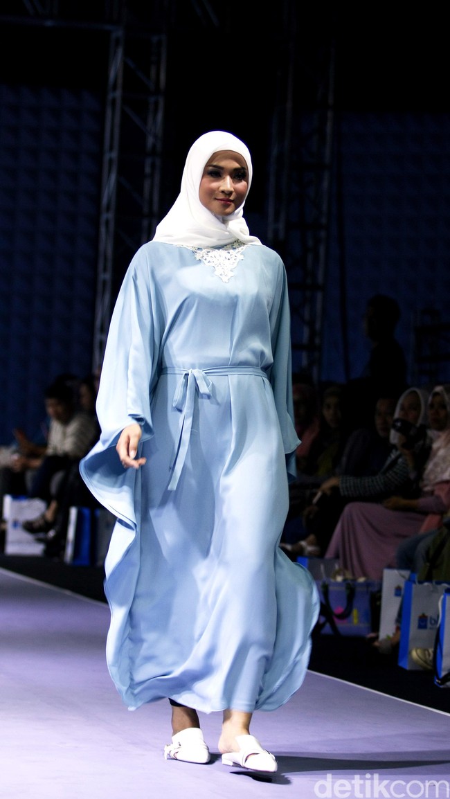 Restu Anggraini for Blibli.com Muslim Fashion Festival 2016 at Plaza Selatan. Istora Senayan. Jakarta. [Foto: Mohammad Abduh/Wolipop]