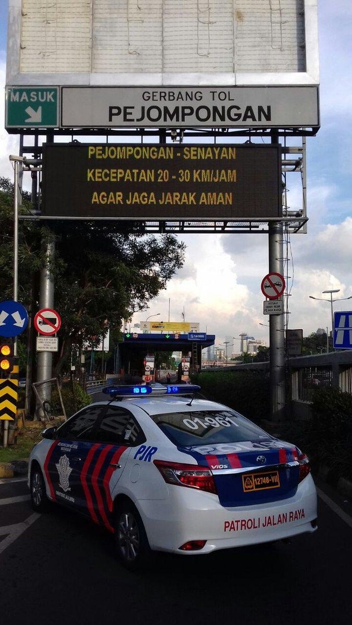 Jumat Pertama di Bulan Puasa, Jalan Tol di Jakarta Macet Parah