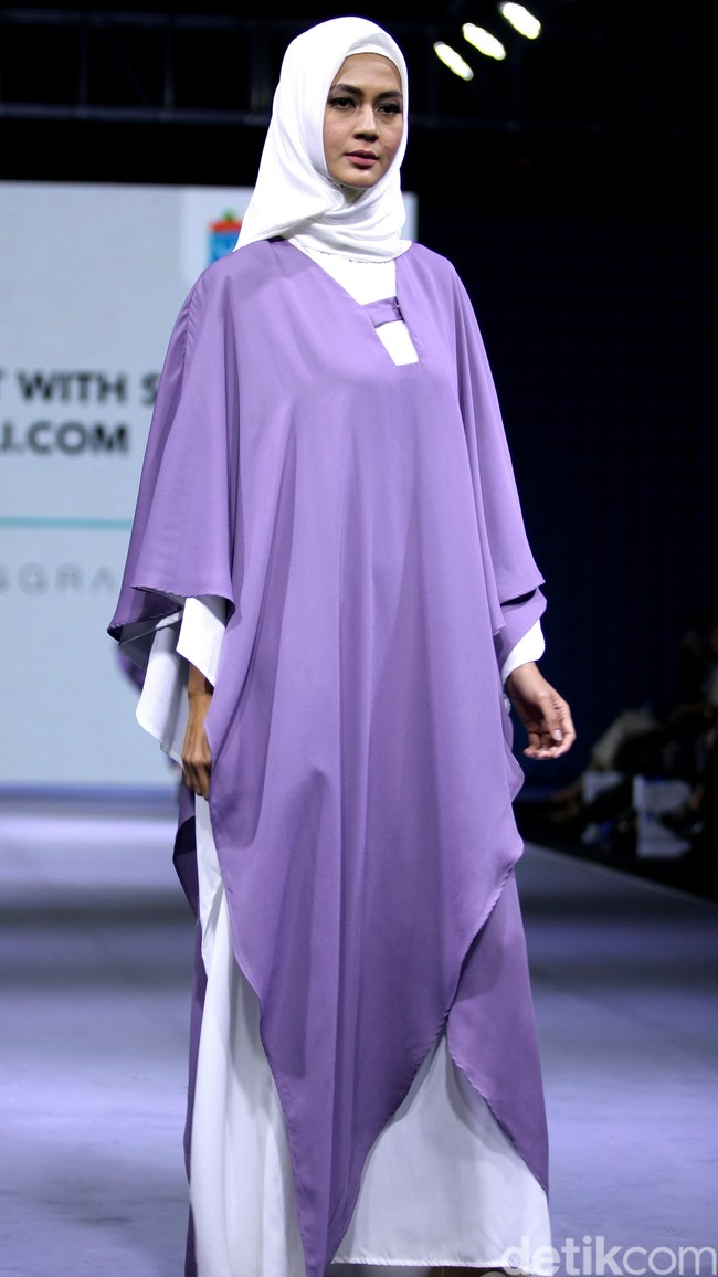Restu Anggraini for Blibli.com Muslim Fashion Festival 2016 at Plaza Selatan. Istora Senayan. Jakarta. [Foto: Mohammad Abduh/Wolipop]