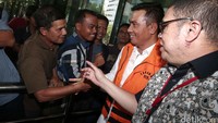 Suparman mengaku dicecar kurang lebih 20 pertanyaan oleh penyidik KPK terkait kasus yang menimpanya tersebut.
