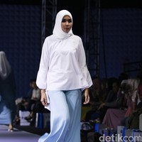 Restu Anggraini for Blibli.com Muslim Fashion Festival 2016 at Plaza Selatan. Istora Senayan. Jakarta. [Foto: Mohammad Abduh/Wolipop]