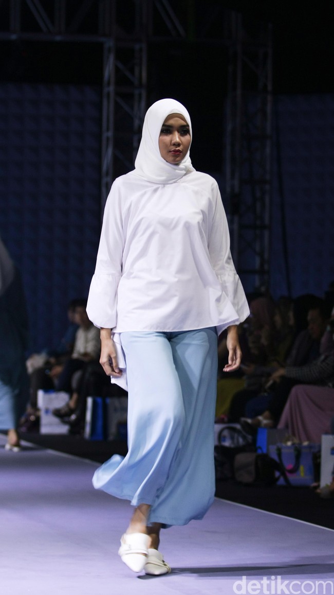 Restu Anggraini for Blibli.com Muslim Fashion Festival 2016 at Plaza Selatan. Istora Senayan. Jakarta. [Foto: Mohammad Abduh/Wolipop]