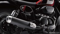 elain itu, motor scrambler Yamaha ini juga hadir dengan jok rendah, pelek jari-jari aluminium, fork gaiters, serta dua pipa pembuangan yang mengalir ke sebuah knalpot.