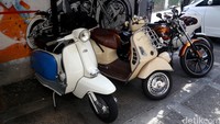 Karena tak cukup, ia juga menyimpan motor gedenya di beberapa bengkel langganannya.