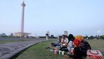 Menanti Waktu Berbuka di Monas